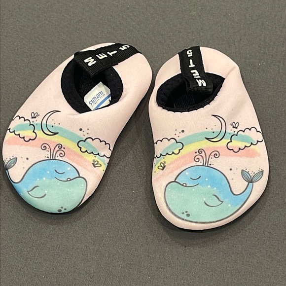 NWOT Met520 Girls Water Shoes - Slip-On Narwhal Design - Size US 4-5 M - Picture 1 of 7